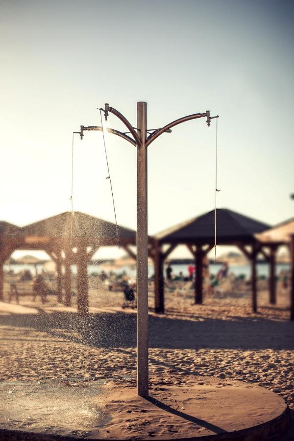Brown Brut Seafront Hotel, A Member Of Brown Hotels Tel Aviv Exterior foto