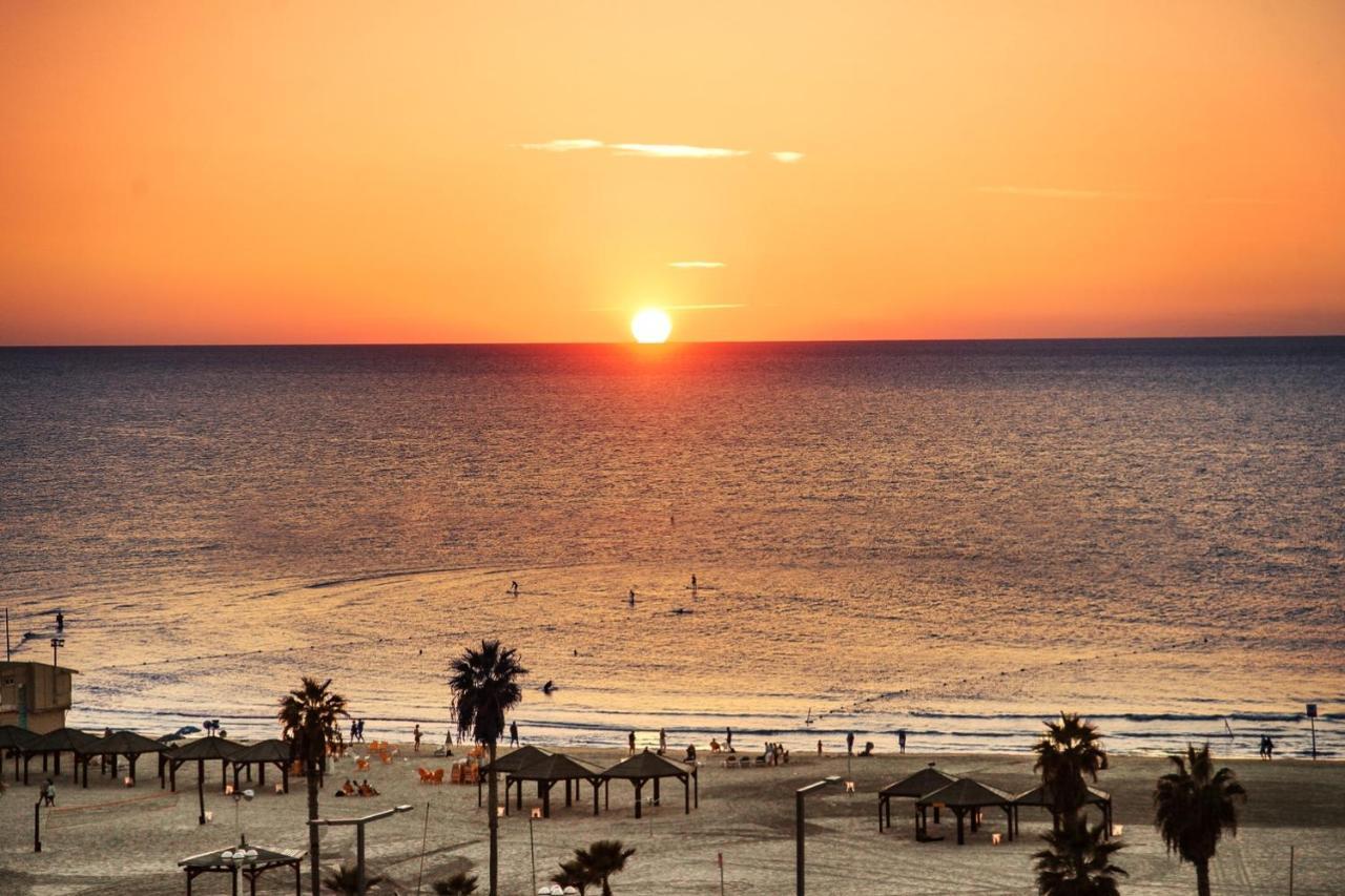 Brown Brut Seafront Hotel, A Member Of Brown Hotels Tel Aviv Exterior foto
