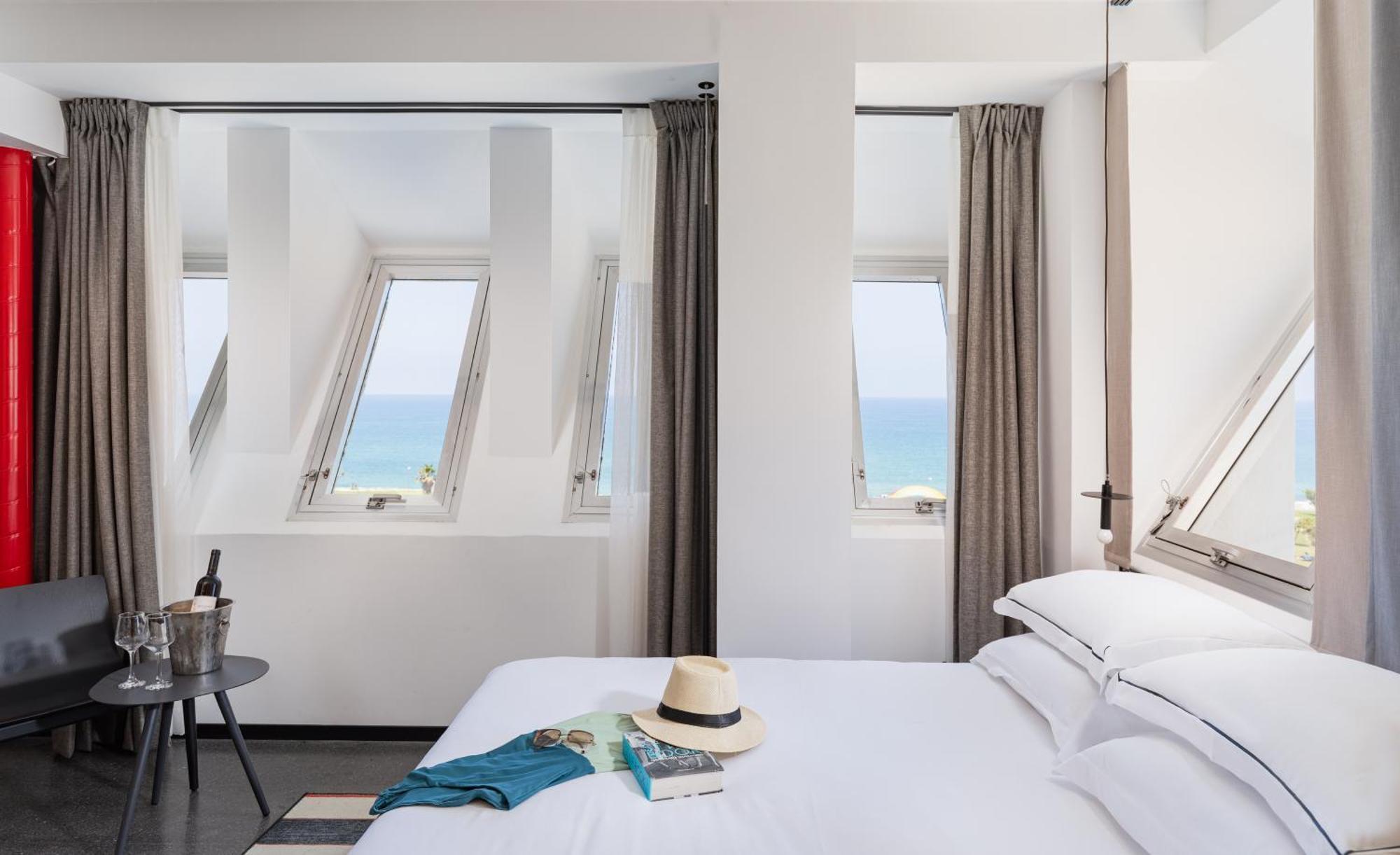 Brown Brut Seafront Hotel, A Member Of Brown Hotels Tel Aviv Exterior foto